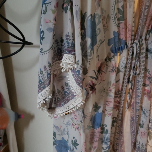 A cardigan - Picture 3 of 3